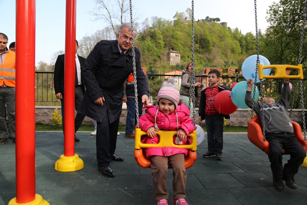 Kasap  Çocuklar önceli?imiz olmal?