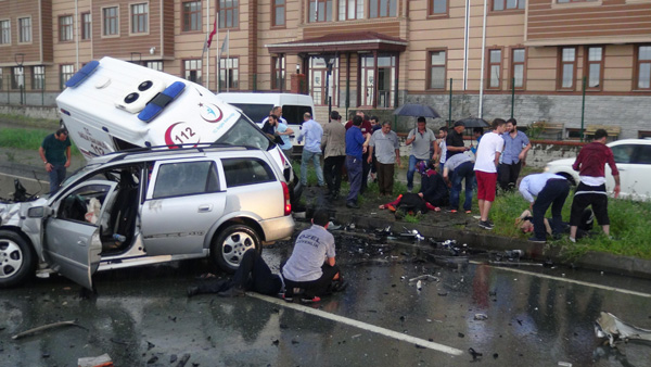 Ambulans kaza yapt? bebek öldü