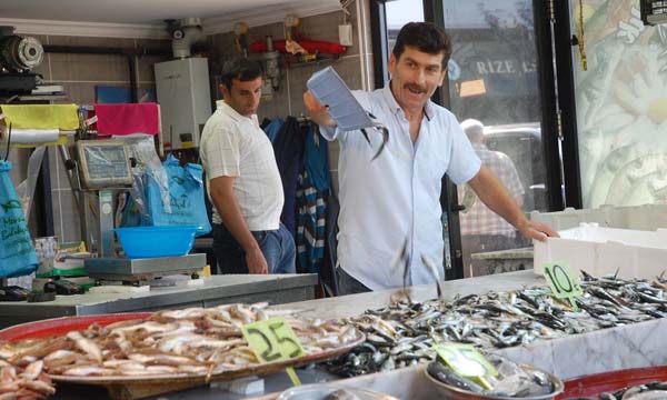 Balık tezgâhları renklendi