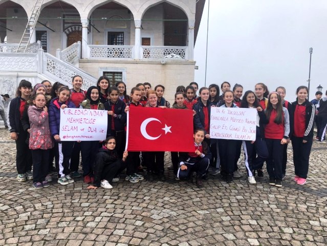 Gazi okulu Kıble dağından destek verdi