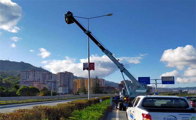 Karadeniz sahil yolu ışıklandırıldı