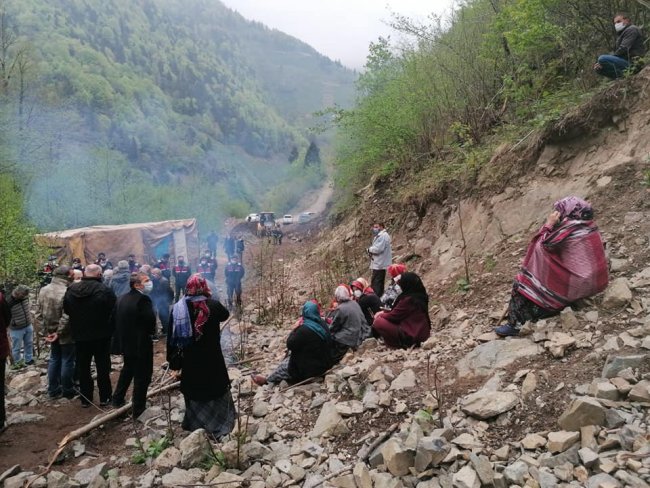 Çay bahçesine gidene ceza kesmedik