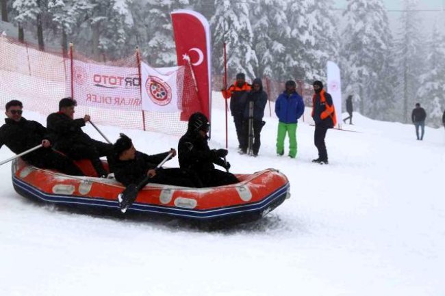 ATABARI KAYAK MERKEZİ RENKLİ GEÇTİ