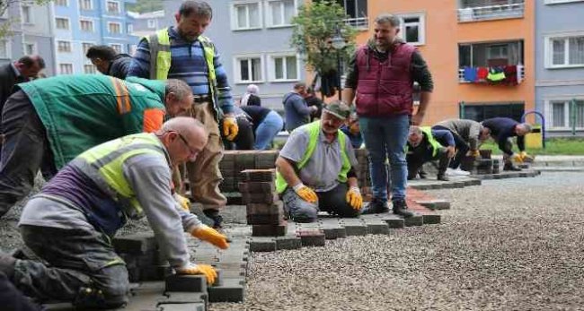 HALK PARKE DÖŞEDİ