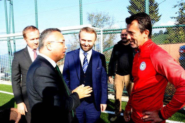 Yeşilyurt köyünde futbol sahası açıldı