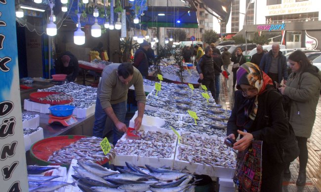 BALIK FİYATLARI DÜŞMÜYOR