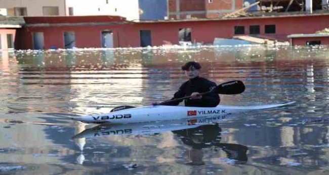 YÜRÜDÜKLERİ SOKAKLARA BOT İLE GEZİYORLAR