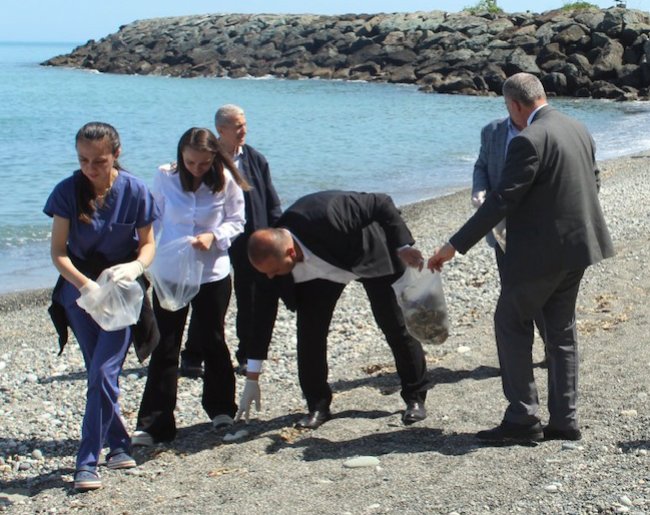 TÜTÜNSÜZ DÜNYA GÜNÜNDE İZMARIT TOPLANDI