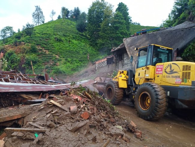 Çayelin’de Heyelan nedeniyle 8 ev tedbir amaçlı boşaltıldı