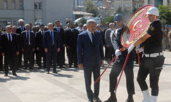 ZAFER BAYRAMI TÖRENLE KUTLANDI