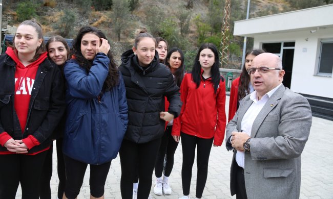 Artvinspor Kadın Voleybol Takımı’na moral yemeği