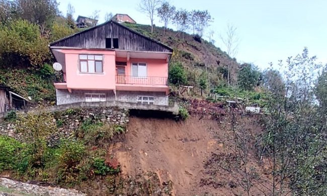 AKYAMAÇ KÖYÜNDE HEYELAN