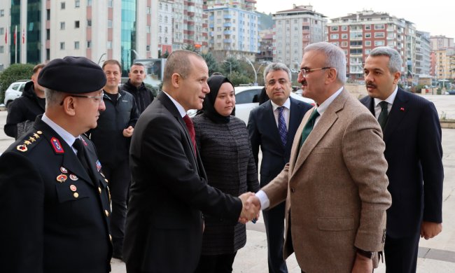 Eski vali Bakan yardımcısı Rize de