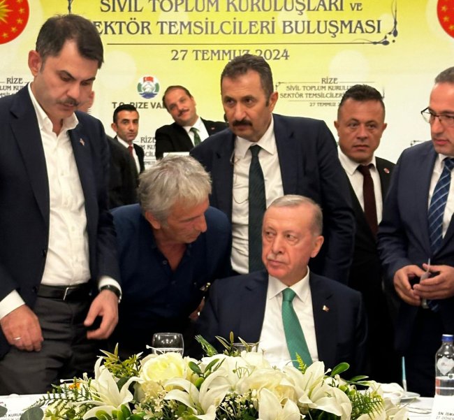 BAYRAK CUMHURBAŞKANIYLA BİR ARAYA GELDİ