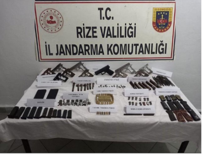 JANDARMA KAÇAKÇILARA GÖZ AÇTIRMIYOR