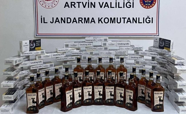 Artvin'de gümrük kaçağı sigara ve içki ele geçirildi