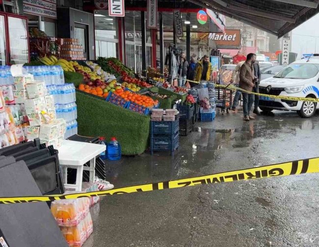 ANNE OĞLUNU DARP EDEN MARKET ÇALIŞANINI VURDU