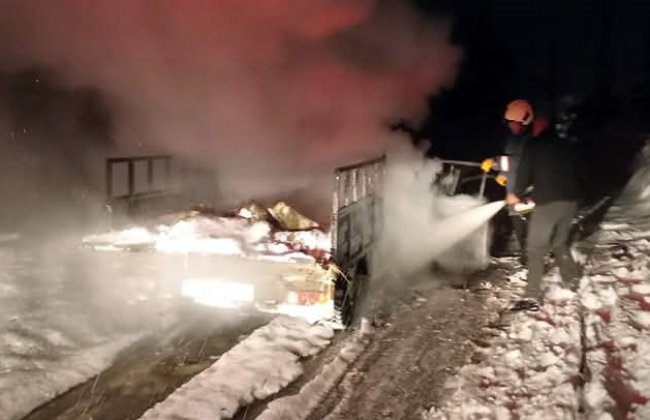 Artvin’de Seyir Halindeki Kamyon Alev Aldı