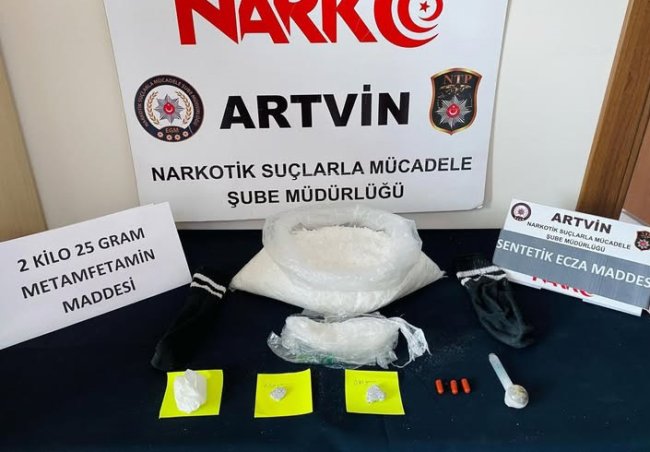 ARAÇTAN 2 KİLO UYUŞTURUCU ÇIKTI